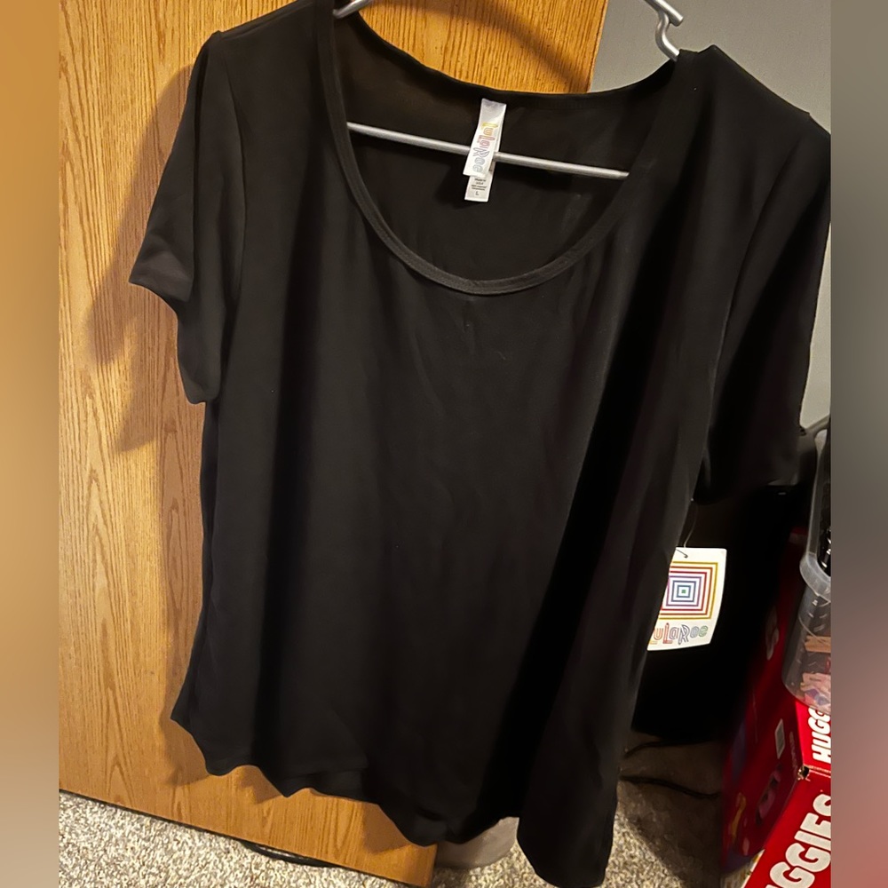 NWT LulaRoe Classic T- Black, sz Large